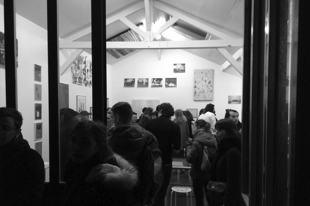 Photographie exposition sur la page, abandonnés AU LIEU éditions extensibles
